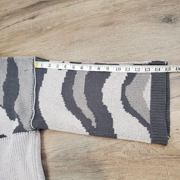 POL Oversized Comfy In Vneck Camo Sweater Green Animal Print  Sz L Oversized - Picture 5 of 11